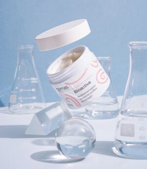Βιταμινούχο κρέμα Bioactive σε εργαστηριακό περιβάλλον.